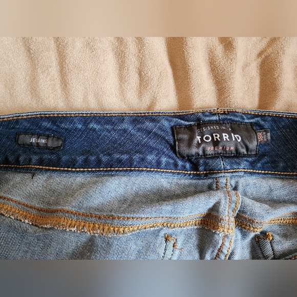 Torrid Distressed Jeggings 18R - Picture 3 of 3